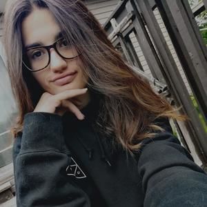 Meet your Posher, Emmanuelle